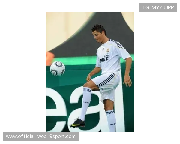 哈兰德的射门选择越来越趋于智慧而非简单力量释放，哈兰德脚下技术